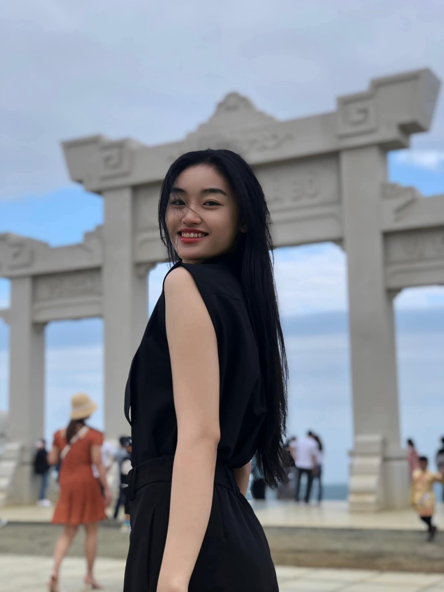 Tân hoa hậu Nguyễn Thị Yến Nhi: Bố là thợ hồ, mẹ bán vé số 20 năm, không dám mơ con gái thi nhan sắc để đổi đời- Ảnh 5. Tân hoa hậu Nguyễn Thị Yến Nhi: Bố là thợ hồ, mẹ bán vé số 20 năm, không dám mơ con gái thi nhan sắc để đổi đời- Ảnh 5.