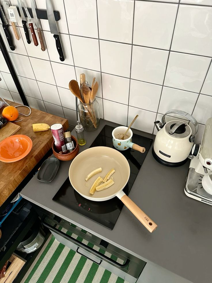 3 khoản chi tiêu vô hình khiến ví tiền vơi nhanh - hầu như gia đình nào cũng mắc - Ảnh 1. 3 khoản chi tiêu vô hình khiến ví tiền vơi nhanh - hầu như gia đình nào cũng mắc - Ảnh 1.