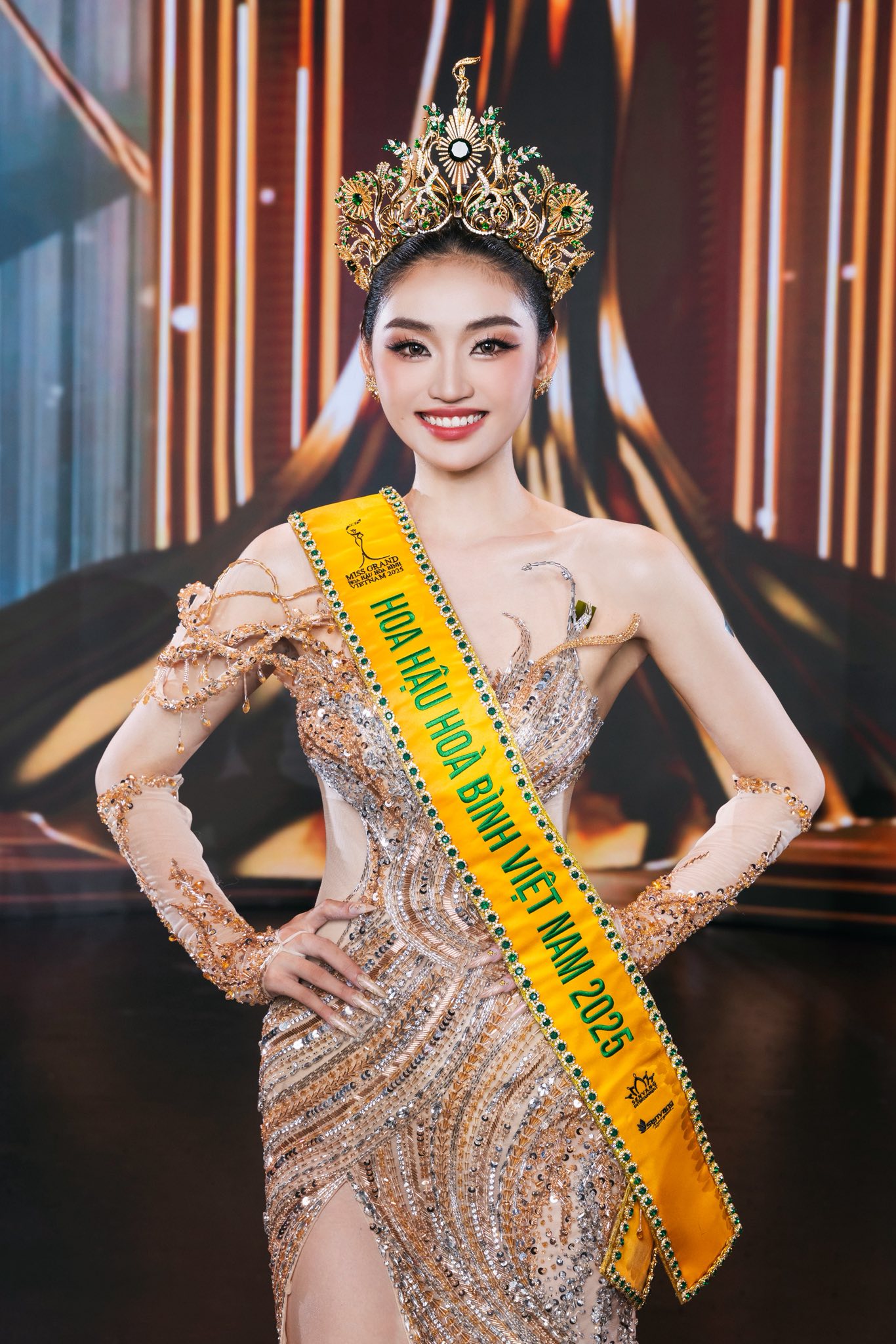 Vừa đăng quang, Hoa hậu Nguyễn Thị Yến Nhi đã gặp Vừa đăng quang, Hoa hậu Nguyễn Thị Yến Nhi đã gặp