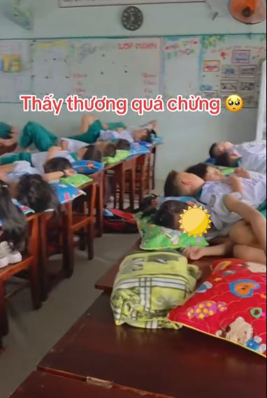 Loạt hình ảnh học sinh tiểu học ngủ trưa khiến phụ huynh tranh cãi: Chi tiết nhỏ nhưng cần lưu ý, tinh tế hơn!- Ảnh 1. Loạt hình ảnh học sinh tiểu học ngủ trưa khiến phụ huynh tranh cãi: Chi tiết nhỏ nhưng cần lưu ý, tinh tế hơn!- Ảnh 1.