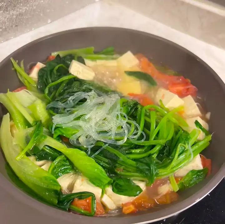 46 tuổi, lương hai vợ chồng 14 triệu/tháng, nuôi 2 con, sau 6 năm để dành được 300 triệu: Người phụ nữ chia sẻ 12 thói quen tiết kiệm “bị chê keo kiệt” - Ảnh 2. 46 tuổi, lương hai vợ chồng 14 triệu/tháng, nuôi 2 con, sau 6 năm để dành được 300 triệu: Người phụ nữ chia sẻ 12 thói quen tiết kiệm “bị chê keo kiệt” - Ảnh 2.