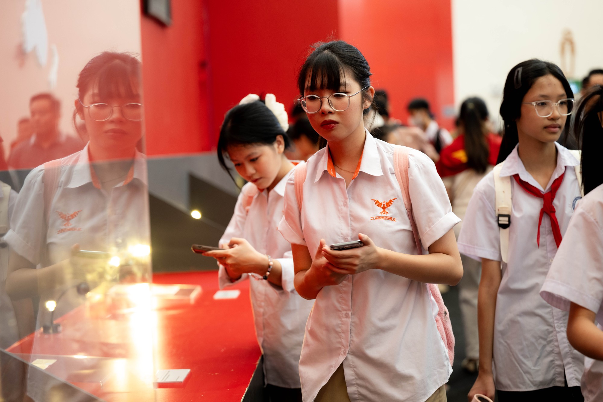 Khối học sinh nườm nượp đổ về triển lãm to nhất Việt Nam- Ảnh 6. Khối học sinh nườm nượp đổ về triển lãm to nhất Việt Nam- Ảnh 6.