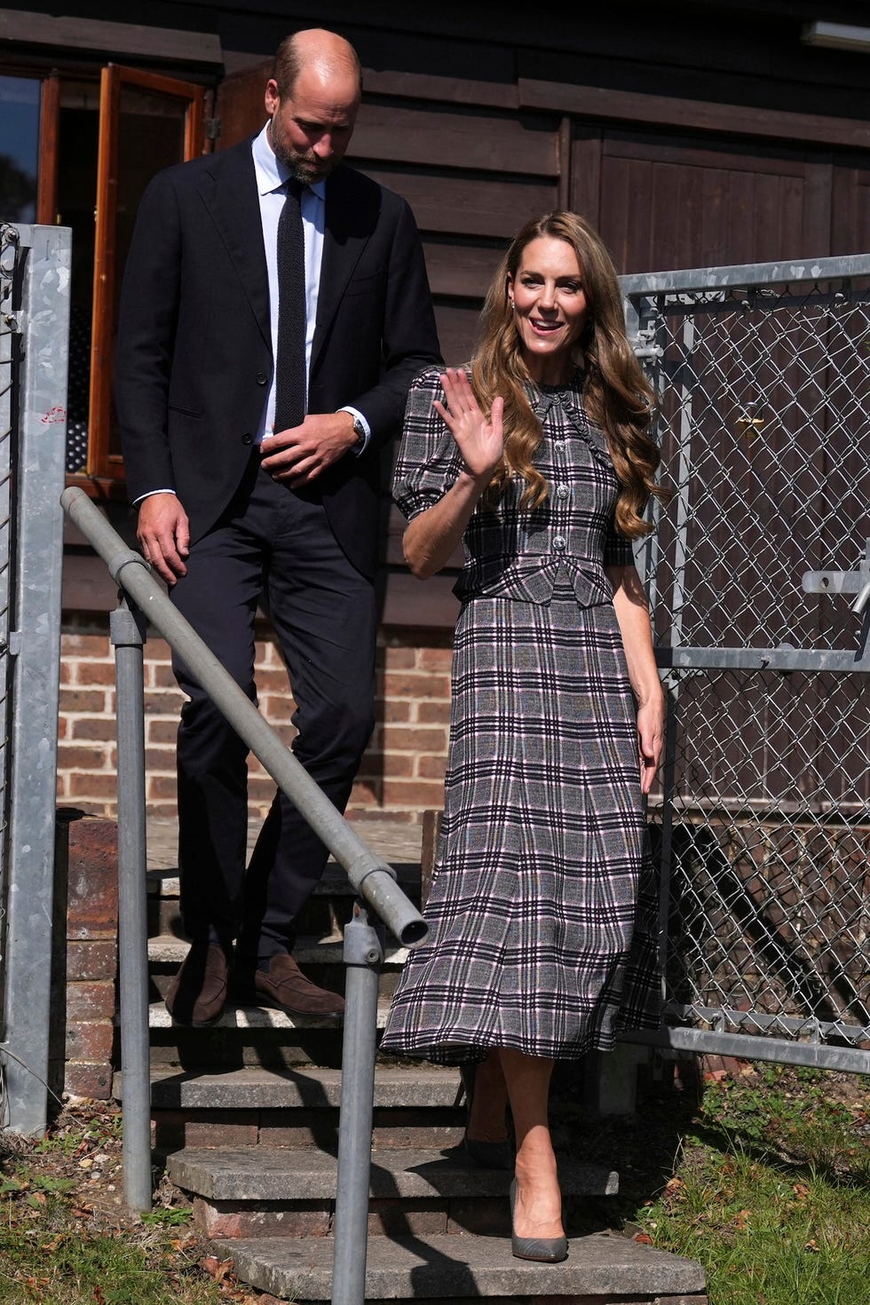 kate-middleton-tartan-dress-68bec3425f378-175791640658171305424-1757927042365-17579270424261500777943.jpg