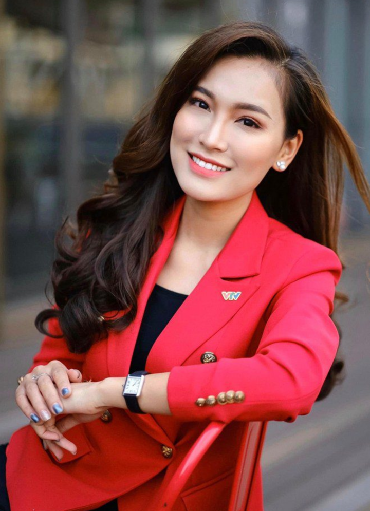BTV Thời sự 19h của VTV từng đạt giải Nhì Văn quốc gia, thủ khoa Ngoại thương - Ảnh 2. BTV Thời sự 19h của VTV từng đạt giải Nhì Văn quốc gia, thủ khoa Ngoại thương - Ảnh 2.