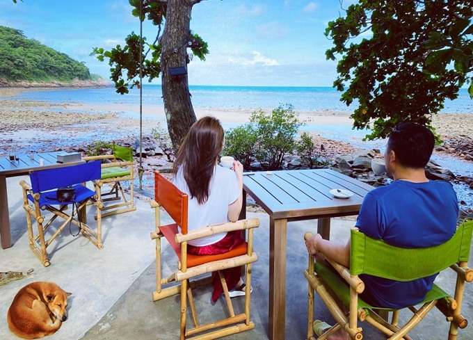 Nam nghệ sĩ tuyên bố rời showbiz về âm thầm làm đại gia, bất động sản trải từ Bắc vào Nam: U55 vẫn phong độ bên vợ đẹp kém 16 tuổi - Ảnh 6. Nam nghệ sĩ tuyên bố rời showbiz về âm thầm làm đại gia, bất động sản trải từ Bắc vào Nam: U55 vẫn phong độ bên vợ đẹp kém 16 tuổi - Ảnh 6.