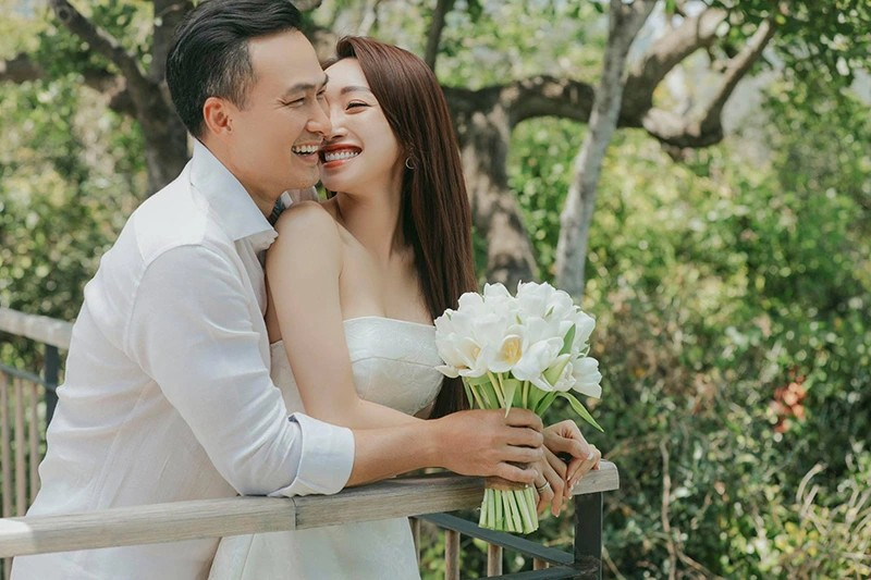 Nam nghệ sĩ tuyên bố rời showbiz về âm thầm làm đại gia, bất động sản trải từ Bắc vào Nam: U55 vẫn phong độ bên vợ đẹp kém 16 tuổi - Ảnh 7. Nam nghệ sĩ tuyên bố rời showbiz về âm thầm làm đại gia, bất động sản trải từ Bắc vào Nam: U55 vẫn phong độ bên vợ đẹp kém 16 tuổi - Ảnh 7.