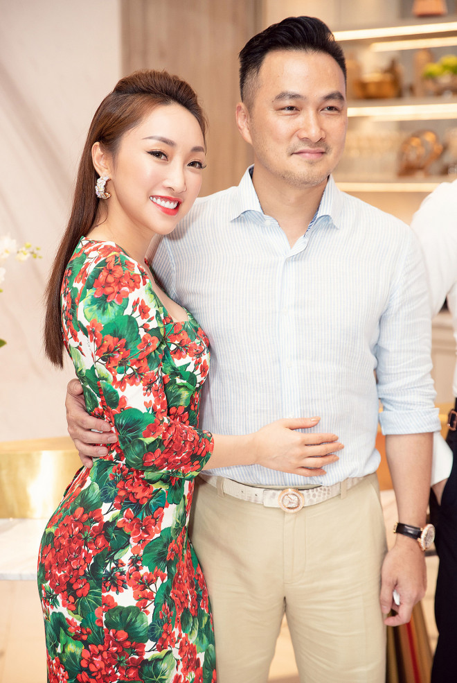 Nam nghệ sĩ tuyên bố rời showbiz về âm thầm làm đại gia, bất động sản trải từ Bắc vào Nam: U55 vẫn phong độ bên vợ đẹp kém 16 tuổi - Ảnh 8. Nam nghệ sĩ tuyên bố rời showbiz về âm thầm làm đại gia, bất động sản trải từ Bắc vào Nam: U55 vẫn phong độ bên vợ đẹp kém 16 tuổi - Ảnh 8.