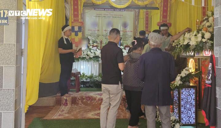 Thảm án ở Đắk Lắk: Quặn lòng bé gái 3 tuổi khóc đòi ba mẹ - Ảnh 1. Thảm án ở Đắk Lắk: Quặn lòng bé gái 3 tuổi khóc đòi ba mẹ - Ảnh 1.
