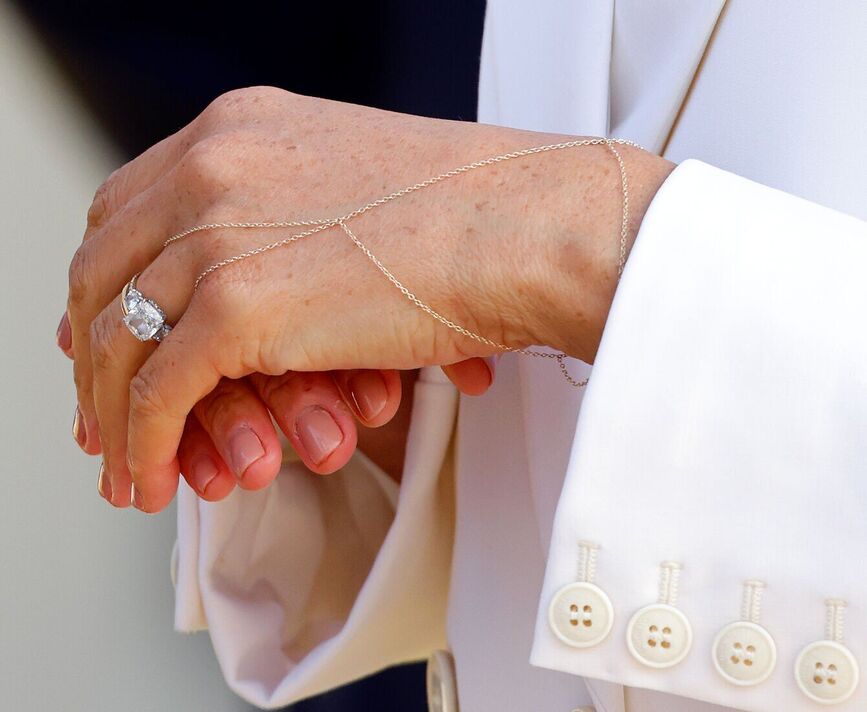 Không phải Meghan, Vương phi Kate mới là chủ nhân của chiếc nhẫn Hoàng gia hot nhất nước Anh- Ảnh 3. Không phải Meghan, Vương phi Kate mới là chủ nhân của chiếc nhẫn Hoàng gia hot nhất nước Anh- Ảnh 3.