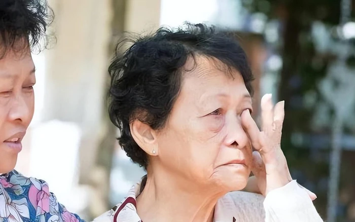 Ngoài 60 tuổi, muốn các con hiếu thảo, chớ dại nhắc đến 4 câu này: Hậu quả có thể khiến bạn cô đơn tuổi già - Ảnh 1.
