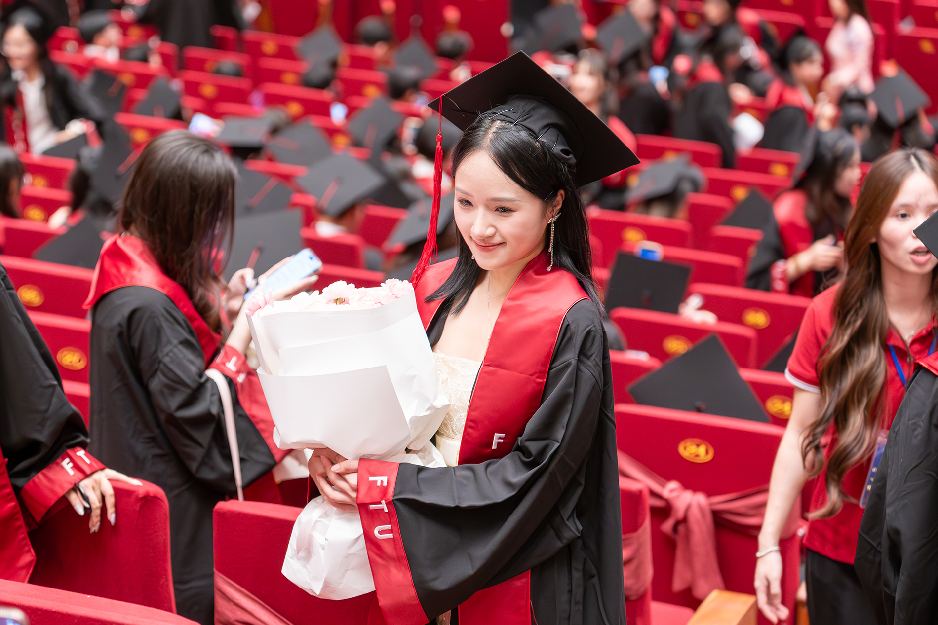 Lý do Ngoại thương mãi luôn là &quot;lò đào tạo Hoa hậu&quot; xịn nhất Việt Nam! - Ảnh 19.