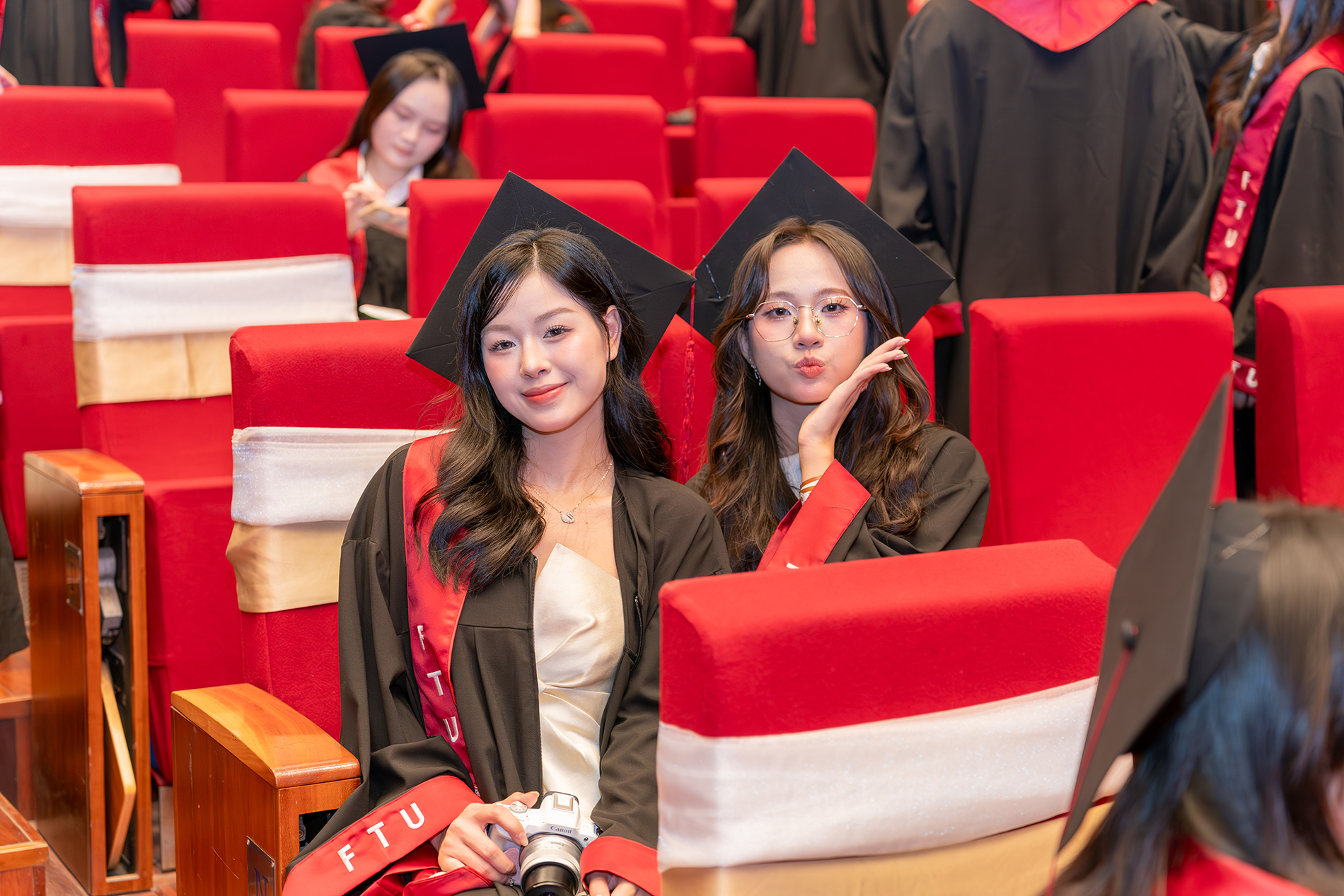 Lý do Ngoại thương mãi luôn là &quot;lò đào tạo Hoa hậu&quot; xịn nhất Việt Nam! - Ảnh 21.