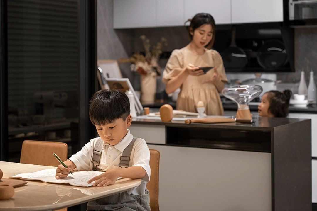 Nuôi con với bao hi vọng nhưng con càng lớn càng bất hiếu: 5 dấu hiệu cha mẹ phải thay đổi cách dạy - Ảnh 1.