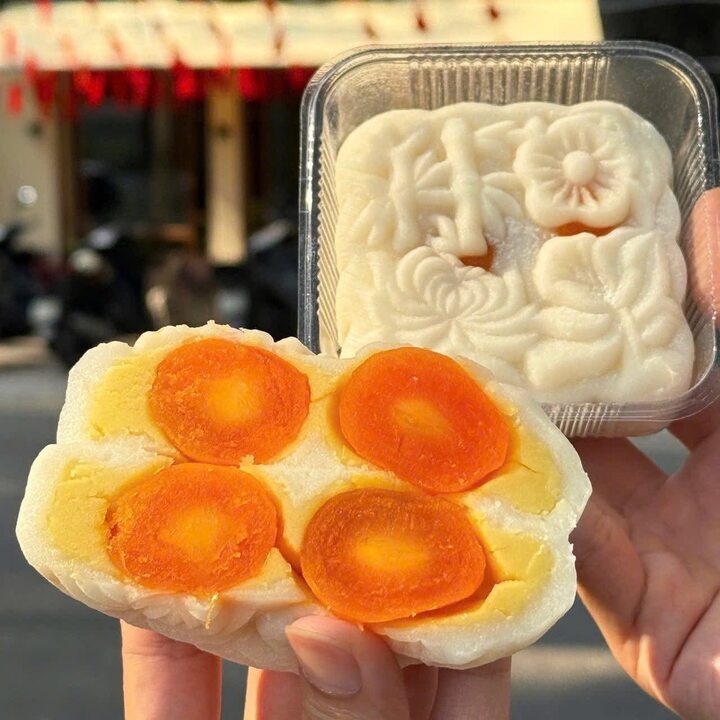 Vì sao bánh dẻo nhân sen trứng muối thành 'bánh dẻo thị phi' gây bão mạng? - Ảnh 2.