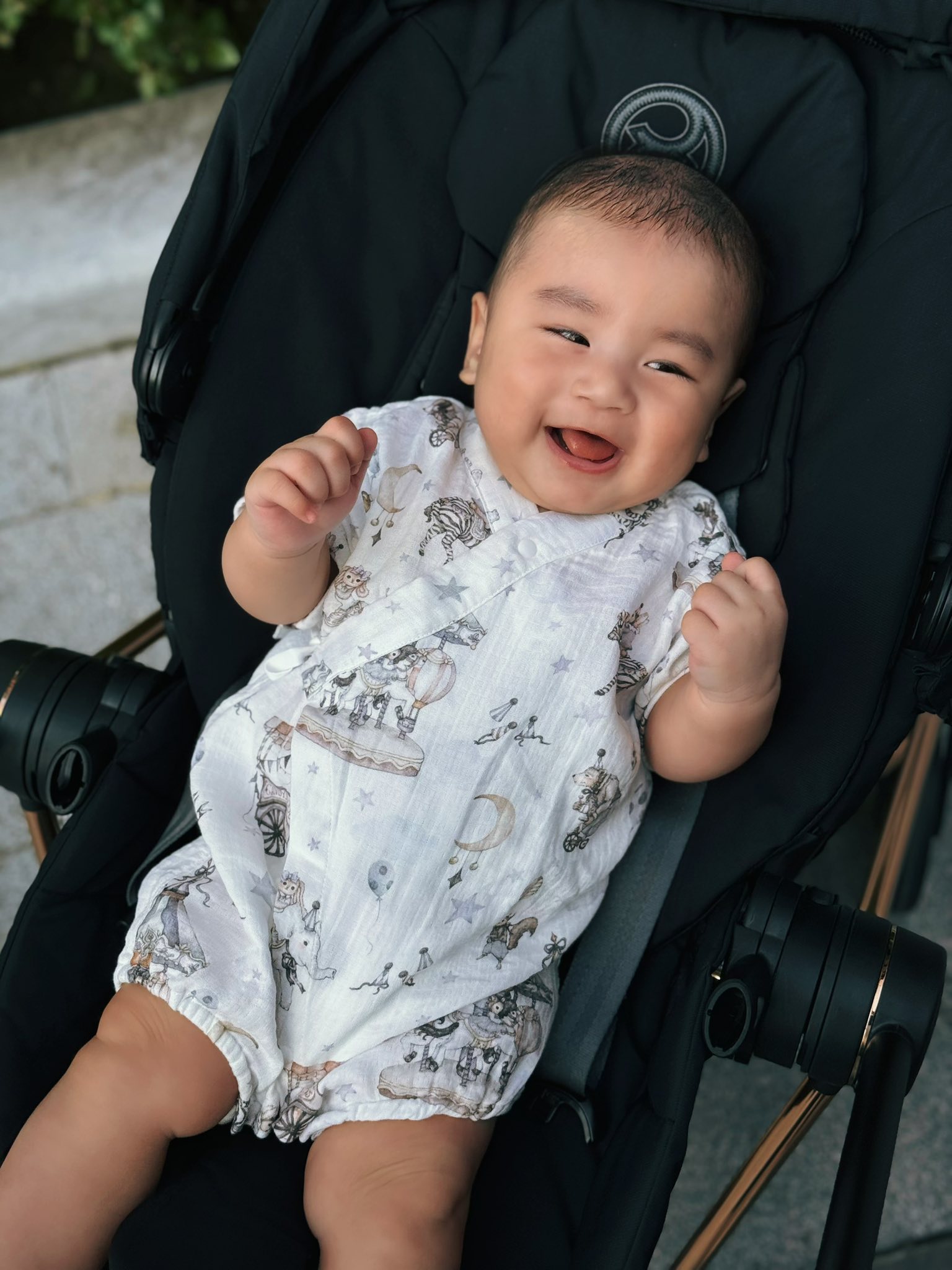 Chú bé Panda nhà MC Mai Ngọc chưa được 5 tháng đã &quot;trộm vía&quot; nặng gần 9kg, hội các cô các dì thi nhau vào xin vía- Ảnh 4.