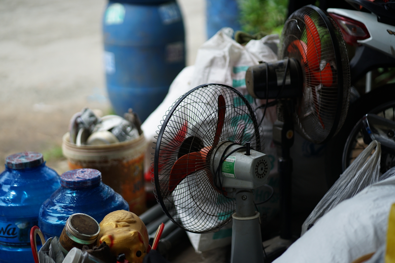 Vụ 2 vợ chồng tử vong trước cửa ở TP.HCM: Người dân bàng hoàng dọn đi trong đêm, hé lộ nỗi sợ hãi từng được người vợ tâm sự trước bi kịch - Ảnh 5.