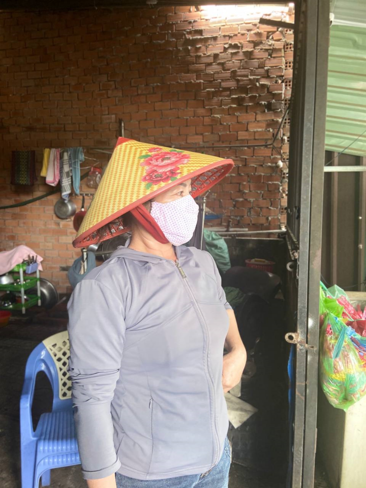Vụ 2 vợ chồng tử vong trước cửa ở TP.HCM: Người dân bàng hoàng dọn đi trong đêm, hé lộ nỗi sợ hãi từng được người vợ tâm sự trước bi kịch - Ảnh 3.