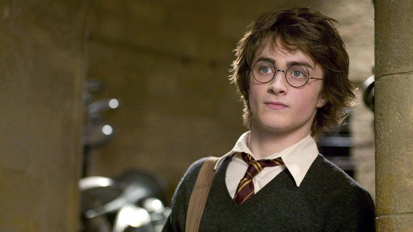 Hogwarts không chỉ dạy bùa chú - 5 bài học này mới là &quot;phép thuật&quot; khiến Harry Potter bất tử - Ảnh 1.