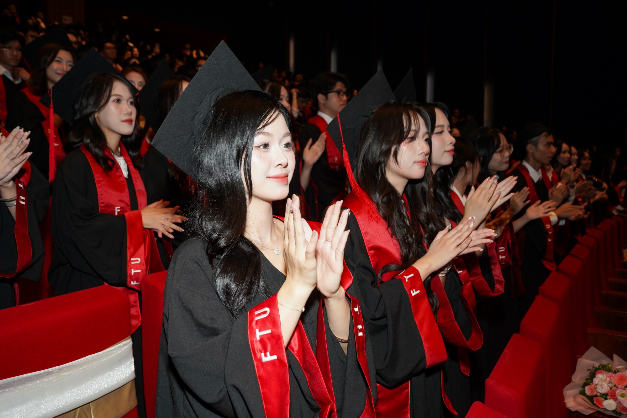 Lý do Ngoại thương mãi luôn là &quot;lò đào tạo Hoa hậu&quot; xịn nhất Việt Nam! - Ảnh 17.