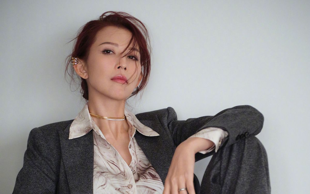 Nữ diễn viên từng bị mẹ &quot;gán&quot; cho tỷ phú, hiện lấy chồng kém tuổi, giàu sang viên mãn, dạy con rất hay - Ảnh 1.