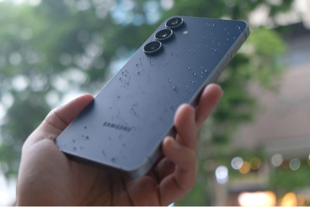Galaxy S25 FE: Chiếc smartphone đáng giá cho tân sinh viên - mỏng nhẹ, bền bỉ và sở hữu Galaxy AI thông minh - Ảnh 4.