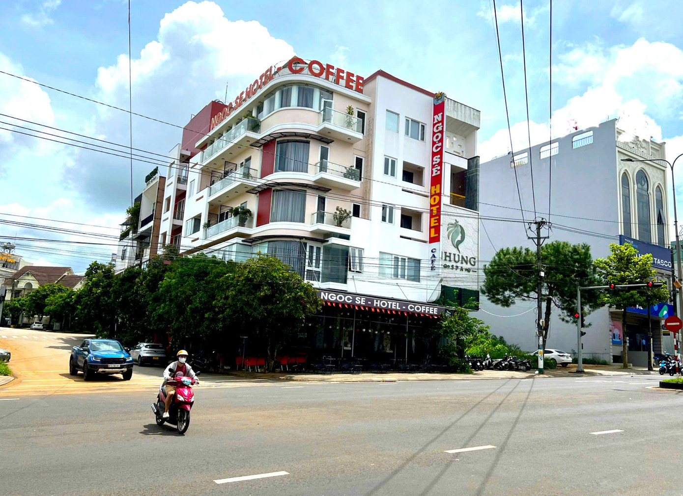 Gã bảo vệ 'quyền lực' và chiêu qua mặt lực lượng chức năng để môi giới mại dâm - Ảnh 1.