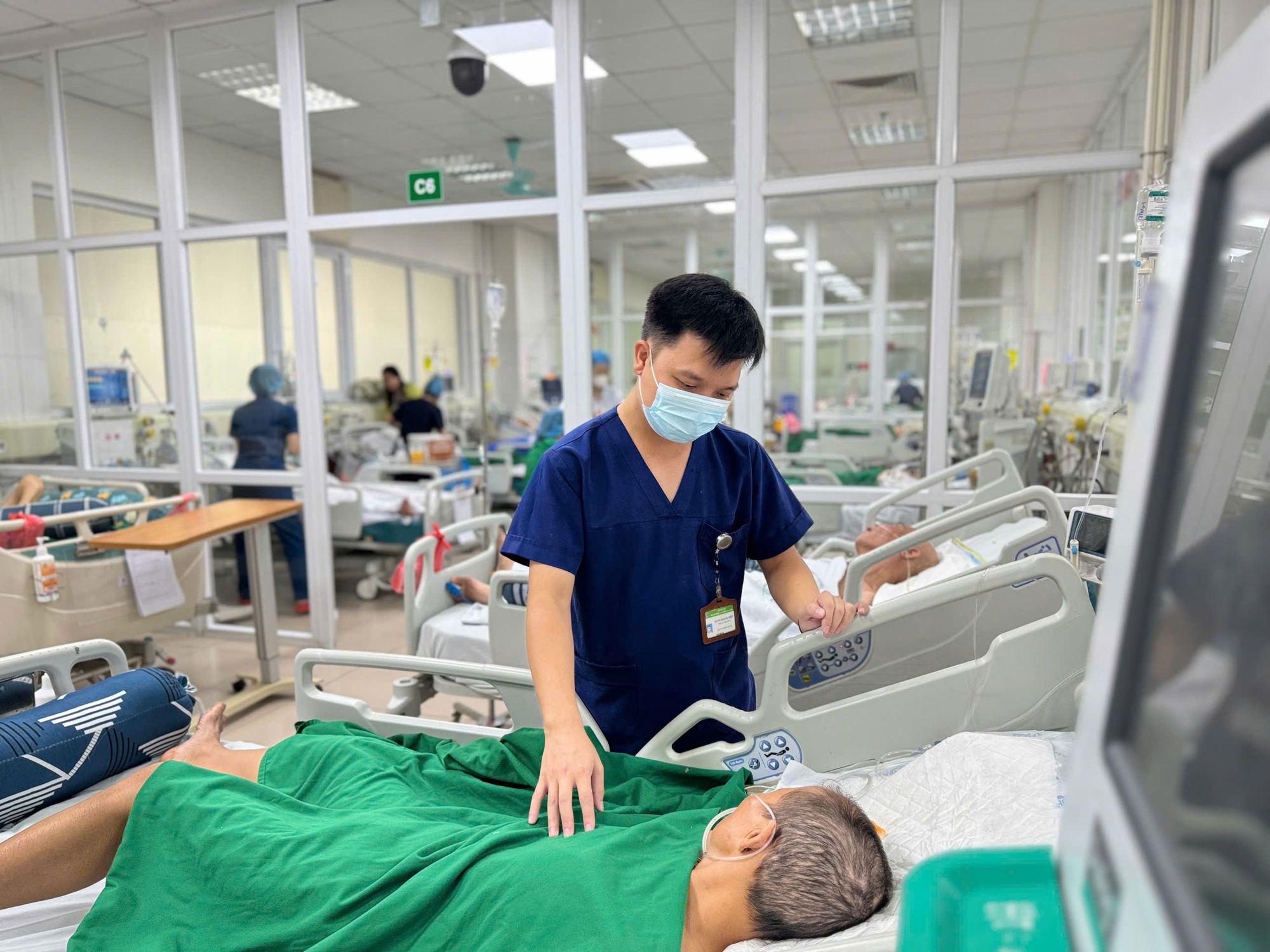 H&agrave; Nội: Cứu sống bệnh nh&acirc;n bị sốt trong t&igrave;nh trạng nguy kịch nhờ ph&aacute;t hiện m&ograve; ở v&ugrave;ng k&iacute;n - Ảnh 1.