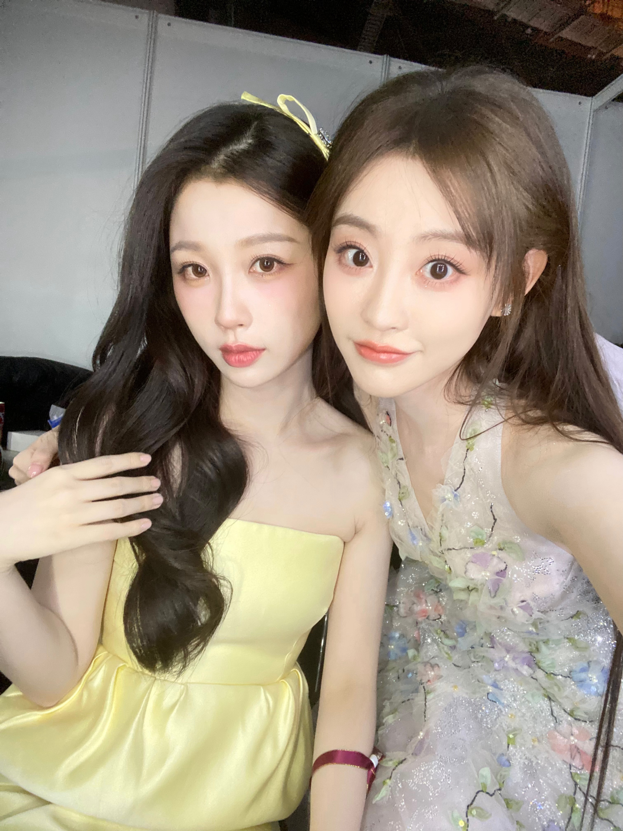 Sao nữ giả tạo bậc nhất showbiz khi phớt lờ ân nhân, “đâm sau lưng” chị em tốt- Ảnh 4. Sao nữ giả tạo bậc nhất showbiz khi phớt lờ ân nhân, “đâm sau lưng” chị em tốt- Ảnh 4.