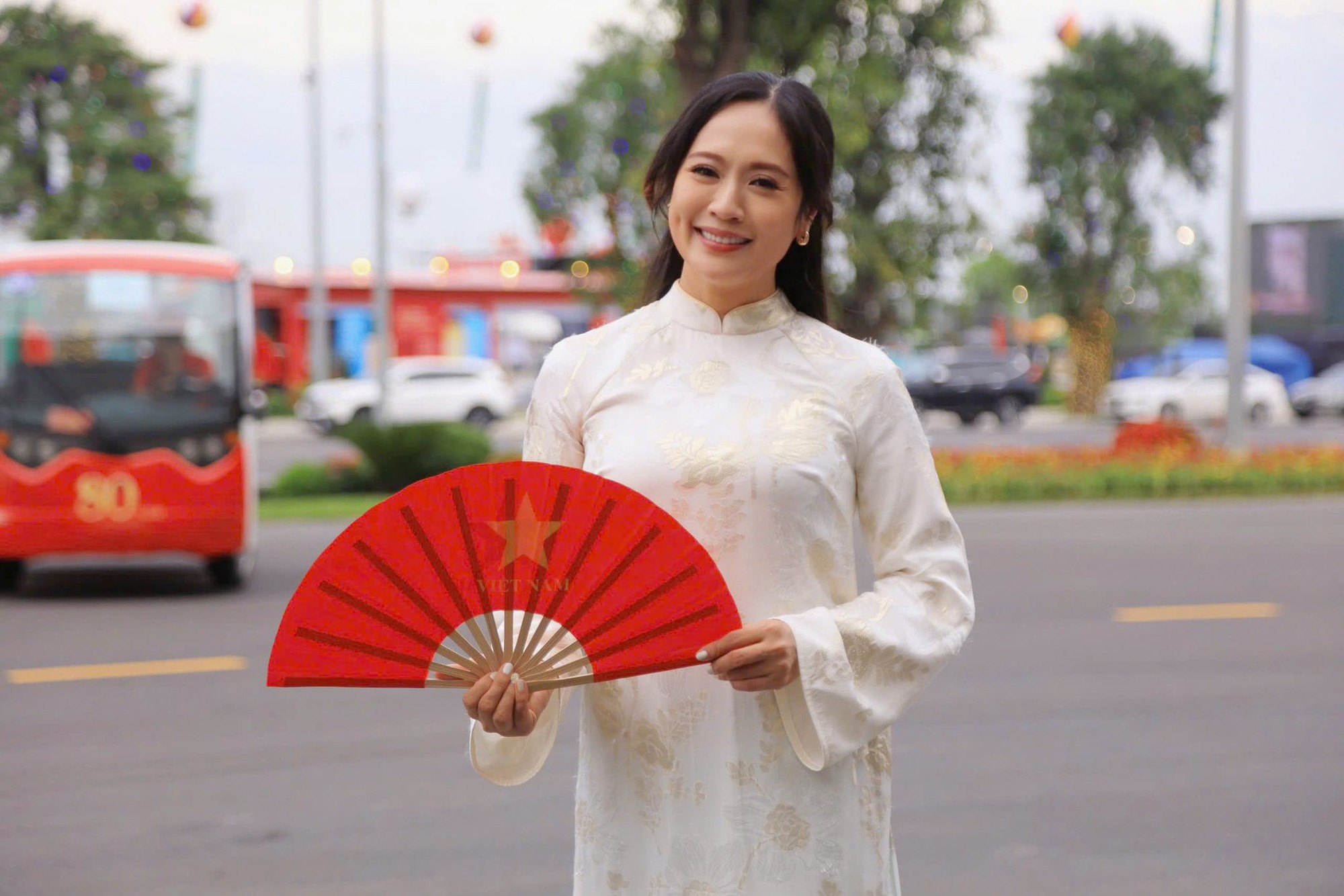 Vbiz kiếm đâu ra người thứ 2 hack tuổi thần sầu như mỹ nhân này, “cao thêm 10cm thì chắc chắn là Hoa hậu” - Ảnh 4.