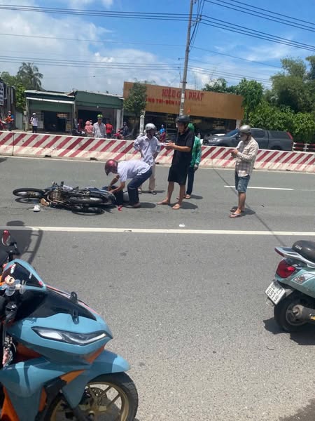 Camera nam sinh tử vong trên đường đi học về, mẹ và giáo viên chủ nhiệm khóc ngất khi tới hiện trường - Ảnh 2.