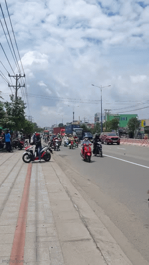 Camera nam sinh tử vong trên đường đi học về, mẹ và giáo viên chủ nhiệm khóc ngất khi tới hiện trường - Ảnh 1.