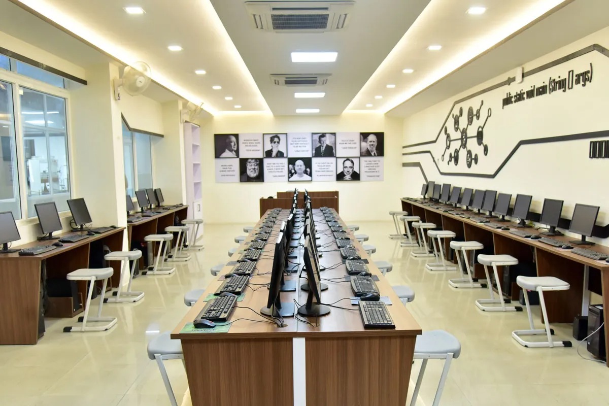 Ngôi trường đông học sinh nhất thế giới- Ảnh 3. Ngôi trường đông học sinh nhất thế giới- Ảnh 3.