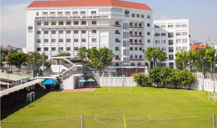 1 trường quốc tế đa cấp học phí gần 1 tỷ đồng/năm là "nơi gửi vàng" của hàng loạt người nổi tiếng, con trai tỷ phú Phạm Nhật Vượng từng theo học - Ảnh 3. 1 trường quốc tế đa cấp học phí gần 1 tỷ đồng/năm là "nơi gửi vàng" của hàng loạt người nổi tiếng, con trai tỷ phú Phạm Nhật Vượng từng theo học - Ảnh 3.