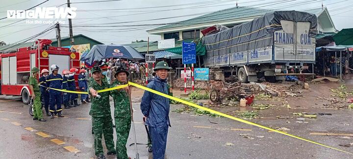 Xe tải lao vào chợ làm 12 người thương vong: Thông tin mới nhất - Ảnh 1.