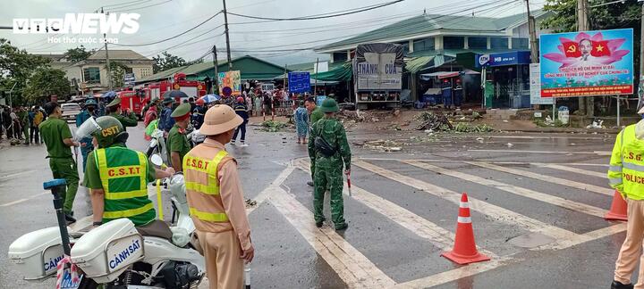 Xe tải lao v&agrave;o chợ chuối ở Quảng Trị: Sức khoẻ 9 người bị thương ra sao? - Ảnh 1.
