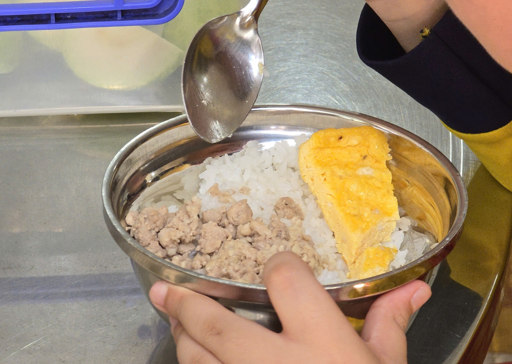 Ai cung cấp thực phẩm bị tố &quot;bẩn&quot; vào trường tiểu học ở Đà Lạt?- Ảnh 3.