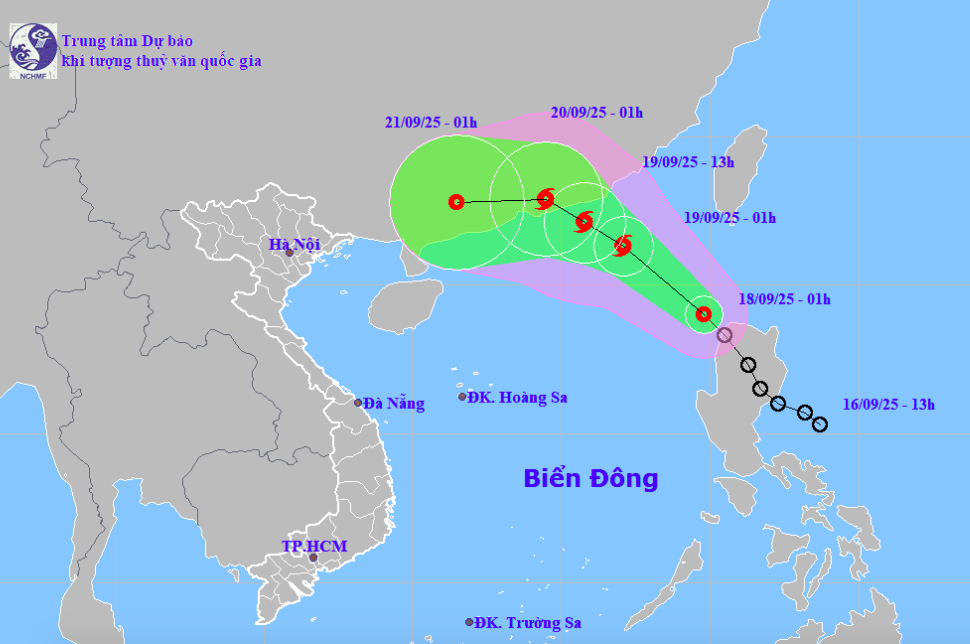 Áp thấp nhiệt đới giật cấp 9 vào Biển Đông - Ảnh 1.
