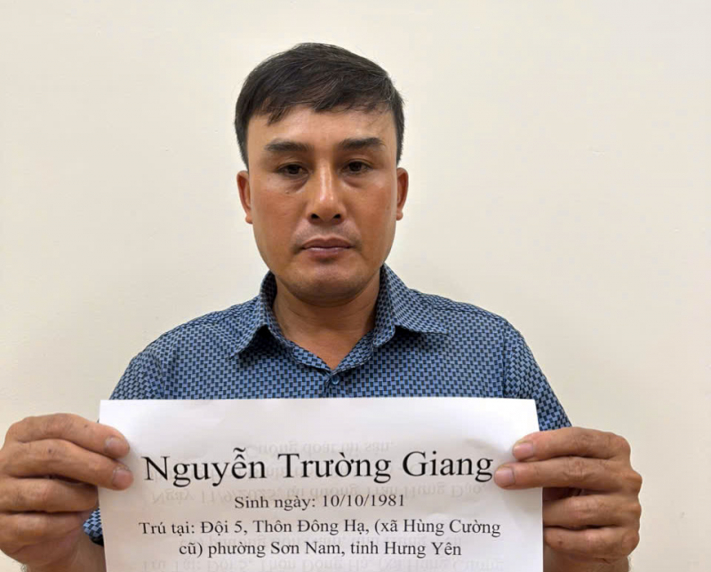 Tài xế "chặt chém" 2,5 triệu đồng cho quãng đường 70km: Từng có tiền án về tội cướp tài sản và cùng thủ đoạn - Ảnh 1. Tài xế "chặt chém" 2,5 triệu đồng cho quãng đường 70km: Từng có tiền án về tội cướp tài sản và cùng thủ đoạn - Ảnh 1.