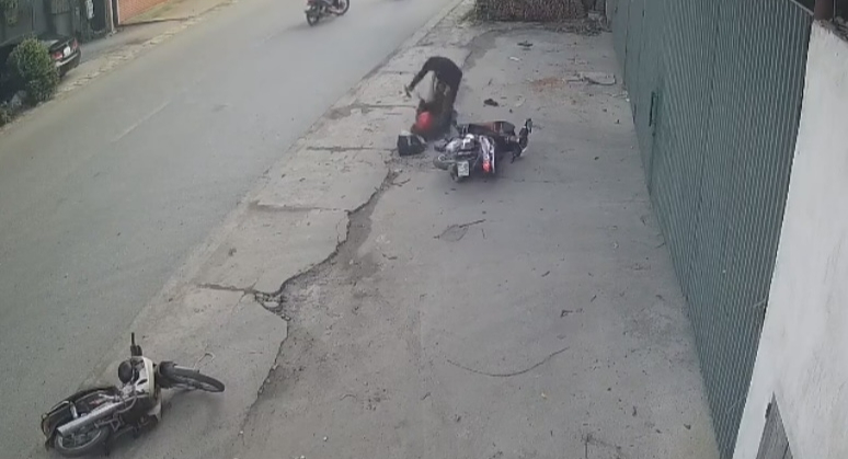 Vụ đâm người phụ nữ giữa đường ở Hưng Yên: Tạm giữ hình sự Vương Văn Dũng - Ảnh 1.