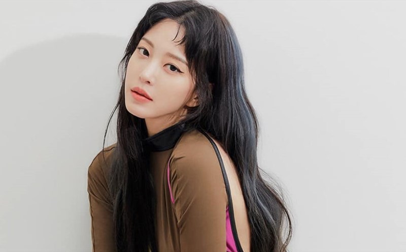 han-ye-seul-anh-bia-1758180505571-17581805056521192769684.jpg
