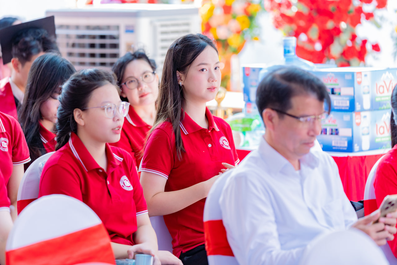 Bắt gặp thủ khoa xinh nhất kỳ thi tốt nghiệp THPT 2025 ở &quot;lò đào tạo Hoa hậu TOP 1 Việt Nam&quot; - Ảnh 6.