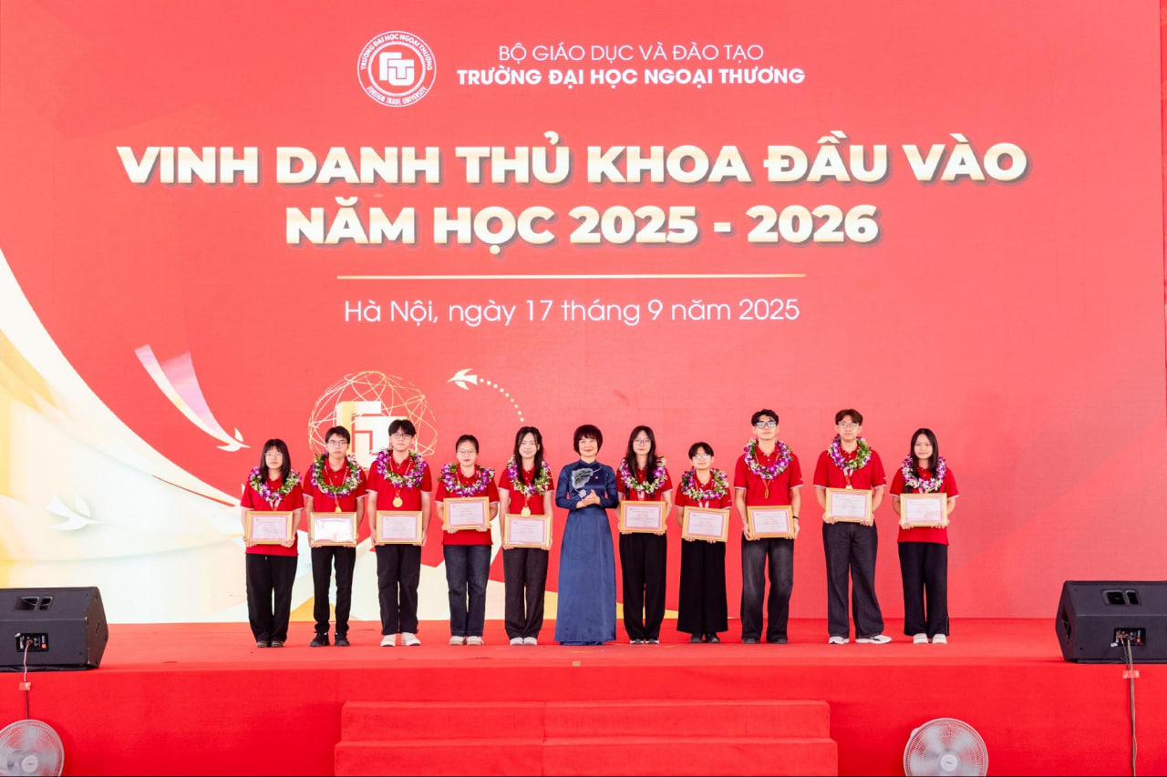 Bắt gặp thủ khoa xinh nhất kỳ thi tốt nghiệp THPT 2025 ở &quot;lò đào tạo Hoa hậu TOP 1 Việt Nam&quot; - Ảnh 8.