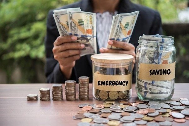 Từng ăn mì gói, bỏ cà phê, lái xe khắp thành phố để mua xăng giá rẻ, người phụ nữ thừa nhận: “Tiền trong tài khoản tăng, nhưng tiết kiệm không thể khiến tôi giàu lên” - Ảnh 1. Từng ăn mì gói, bỏ cà phê, lái xe khắp thành phố để mua xăng giá rẻ, người phụ nữ thừa nhận: “Tiền trong tài khoản tăng, nhưng tiết kiệm không thể khiến tôi giàu lên” - Ảnh 1.
