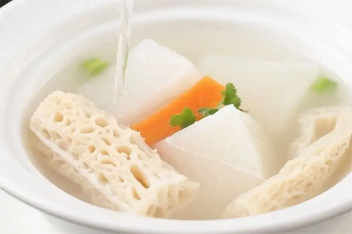 Mất ngủ do gan nóng, nên thường xuyên nấu 4 món canh này để ngủ sâu hơn - Ảnh 2.
