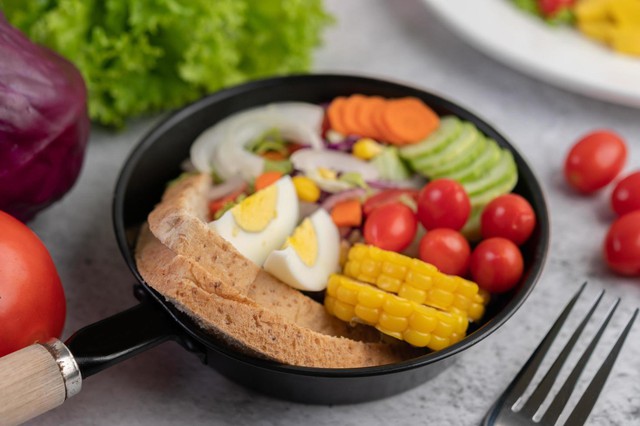 vegetable-salad-with-bread-and-boiled-eggs-free-photo-17581216180491887821142-1758155952788-1758155958403161087949.jpg