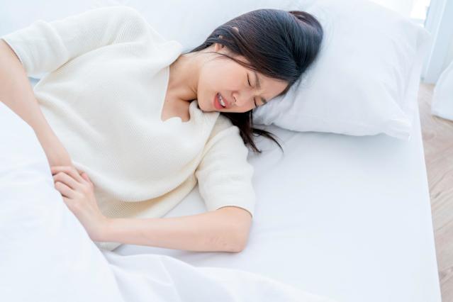 Căn bệnh ung thư chỉ phụ nữ mới mắc, là &quot;kẻ giết người thầm lặng&quot; nhưng giai đoạn đầu rất dễ nhầm với bệnh phụ khoa: Thấy 6 dấu hiệu phải đi khám ngay- Ảnh 3.
