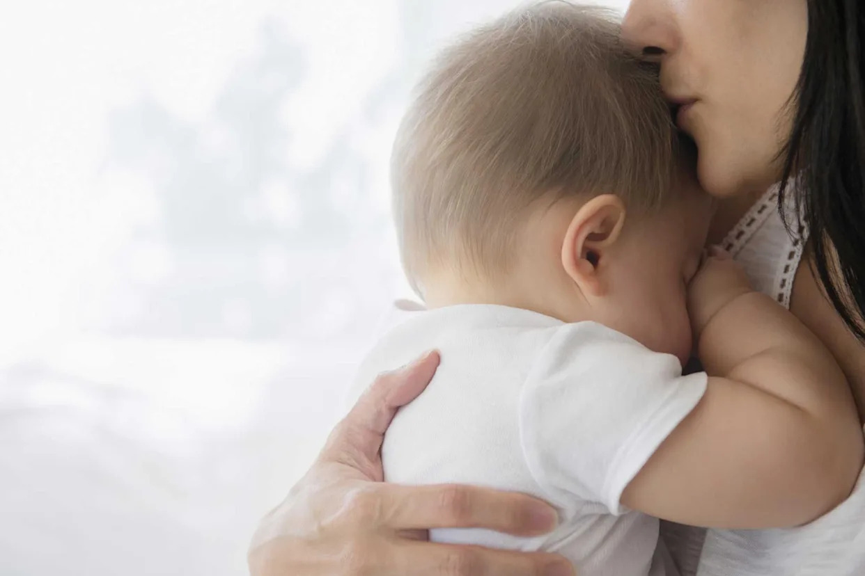 "Tôi có phải người mẹ tồi tệ?": Tâm sự của bà mẹ kiệt quệ sau nhiều đêm thức ru con trai 7 tháng tuổi ngủ - Ảnh 1. "Tôi có phải người mẹ tồi tệ?": Tâm sự của bà mẹ kiệt quệ sau nhiều đêm thức ru con trai 7 tháng tuổi ngủ - Ảnh 1.
