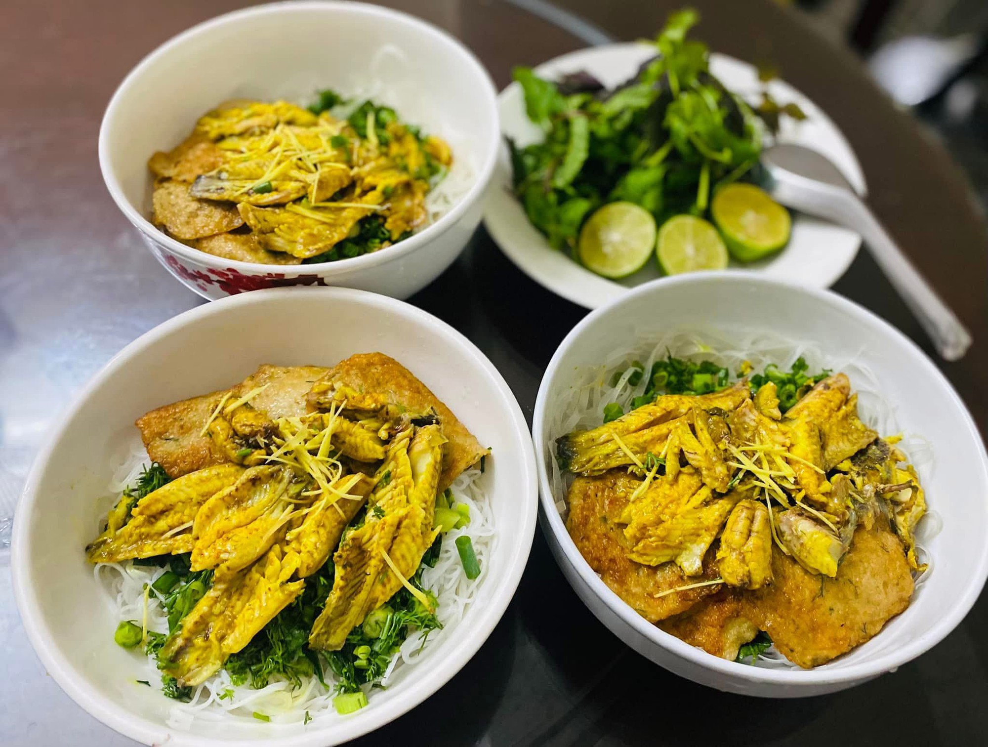 Mỗi ng&agrave;y một m&oacute;n kh&ocirc;ng ng&agrave;y n&agrave;o tr&ugrave;ng, mẹ 4 con nấu ăn ở nh&agrave; cỡ n&agrave;y bảo sao đi qu&aacute;n n&agrave;o con cũng k&ecirc;u 