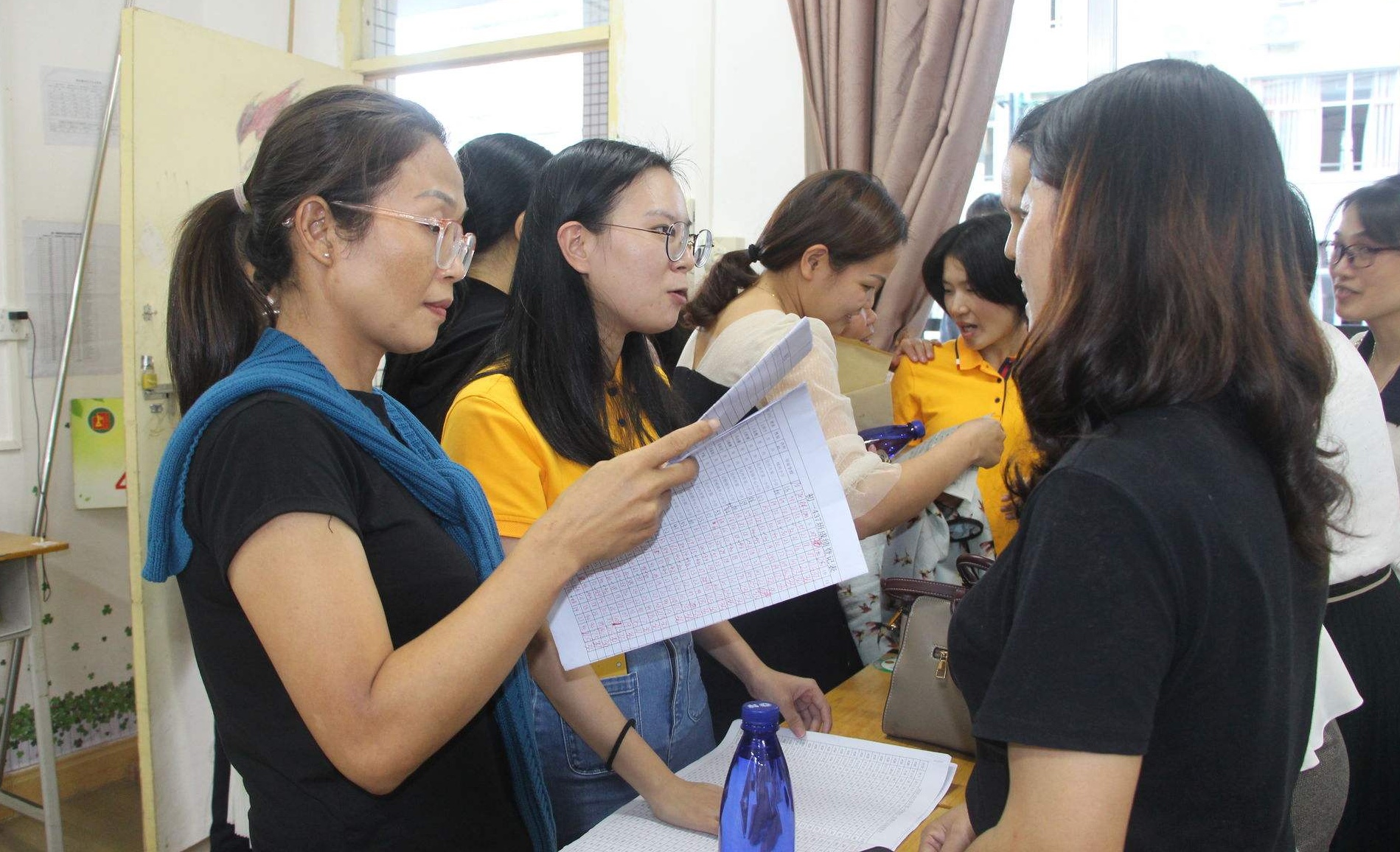 Sự thật mất lòng: Thầy cô sợ nhất 4 kiểu phụ huynh này, ai thấy giống mình thì thay đổi ngay, kẻo con khổ lây - Ảnh 1. Sự thật mất lòng: Thầy cô sợ nhất 4 kiểu phụ huynh này, ai thấy giống mình thì thay đổi ngay, kẻo con khổ lây - Ảnh 1.