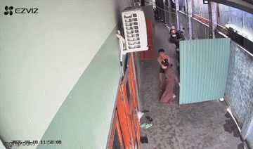 Camera ghi lại khoảnh khắc cuối của đôi nam nữ tử vong trong nhà nghỉ: Xảy ra cãi vã, giằng co - Ảnh 2.